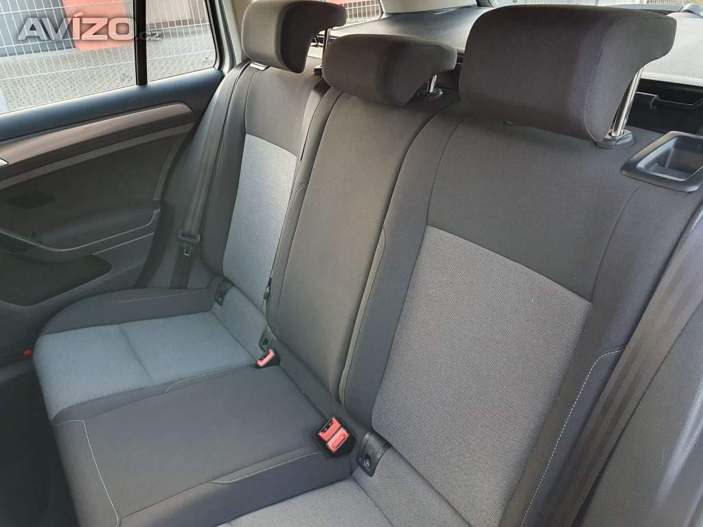 Foto inzerátu VOLKSWAGEN GOLF 1.6 TDI SERVISKA, DPH, NAVI, KRÁSNÝ