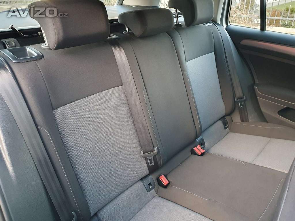 Foto inzerátu VOLKSWAGEN GOLF 1.6 TDI SERVISKA, DPH, NAVI, KRÁSNÝ