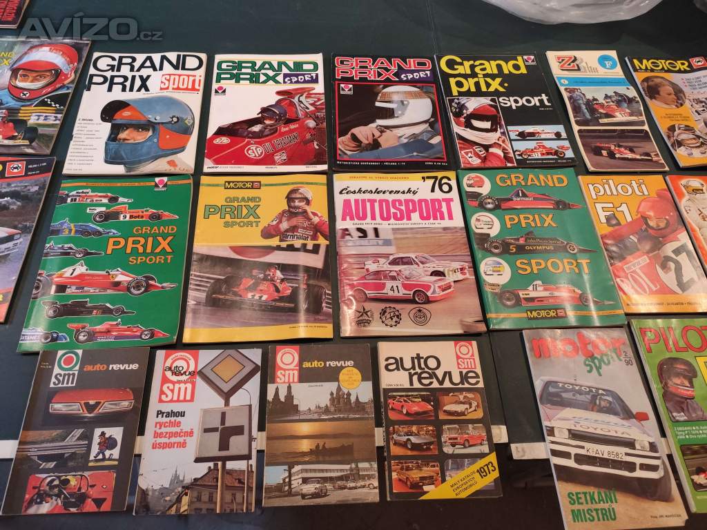 Foto inzerátu Prodám časopisy piloti F1 a ročenky grand prix sport