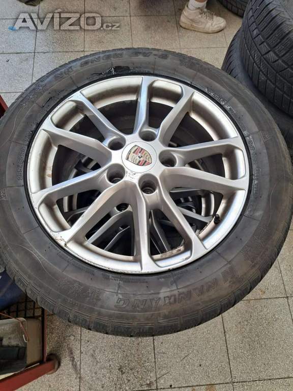 Foto inzerátu Porsche Cayenne - Originání alu kola 18 Zimní pneu
