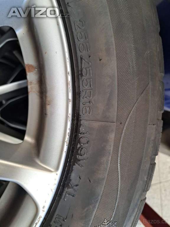 Foto inzerátu Porsche Cayenne - Originání alu kola 18 Zimní pneu