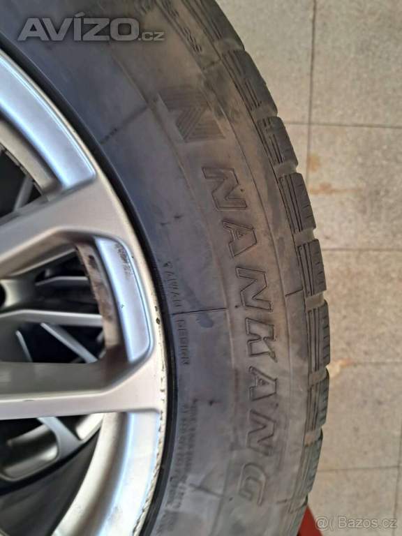 Foto inzerátu Porsche Cayenne - Originání alu kola 18 Zimní pneu