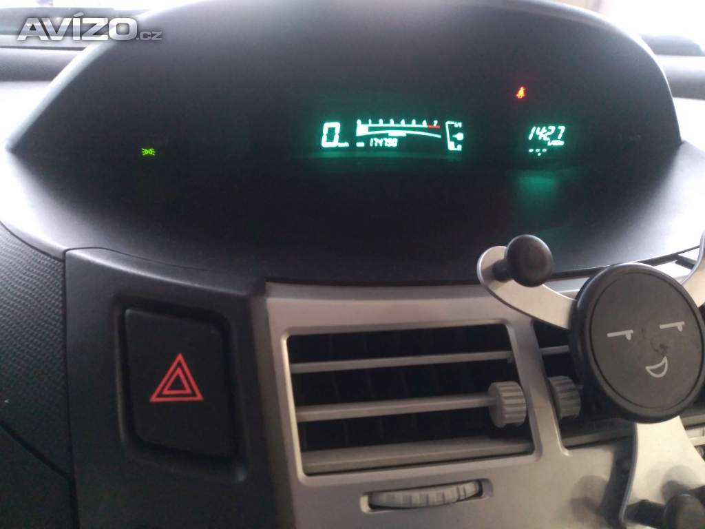 Foto inzerátu Prodáme Toyota Yaris 1.0 VVTI 51Kw benzín, r.12/2007, nová v ČR.