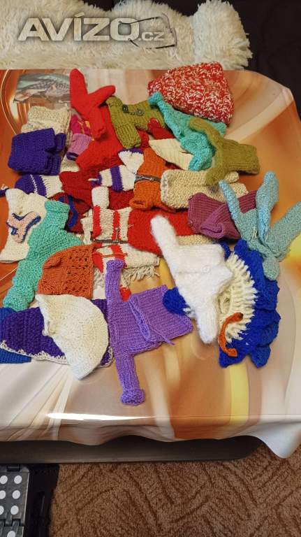 Háčkované a pletené oblečení pro panenky