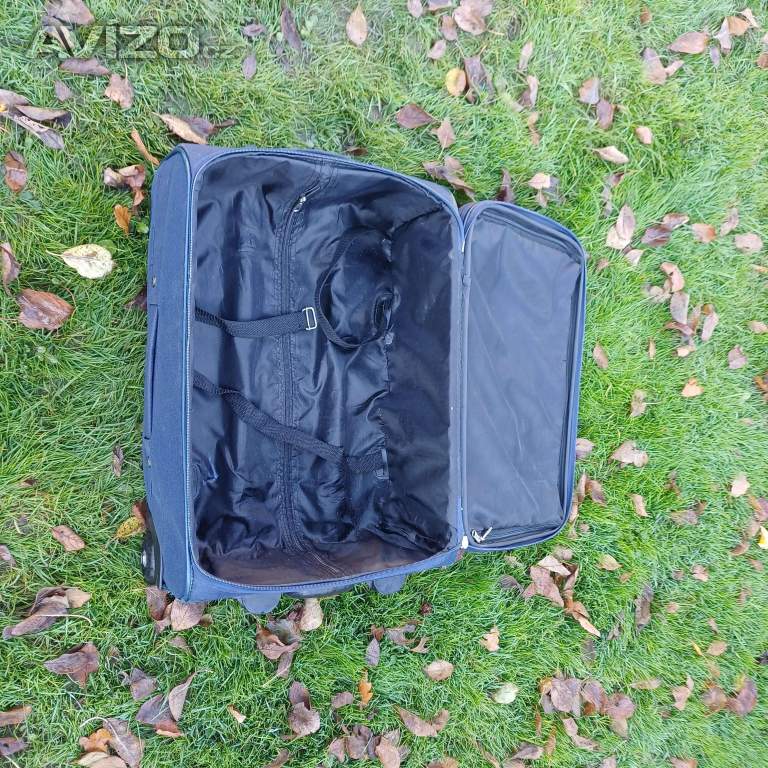 Foto inzerátu Kufr na koleckach