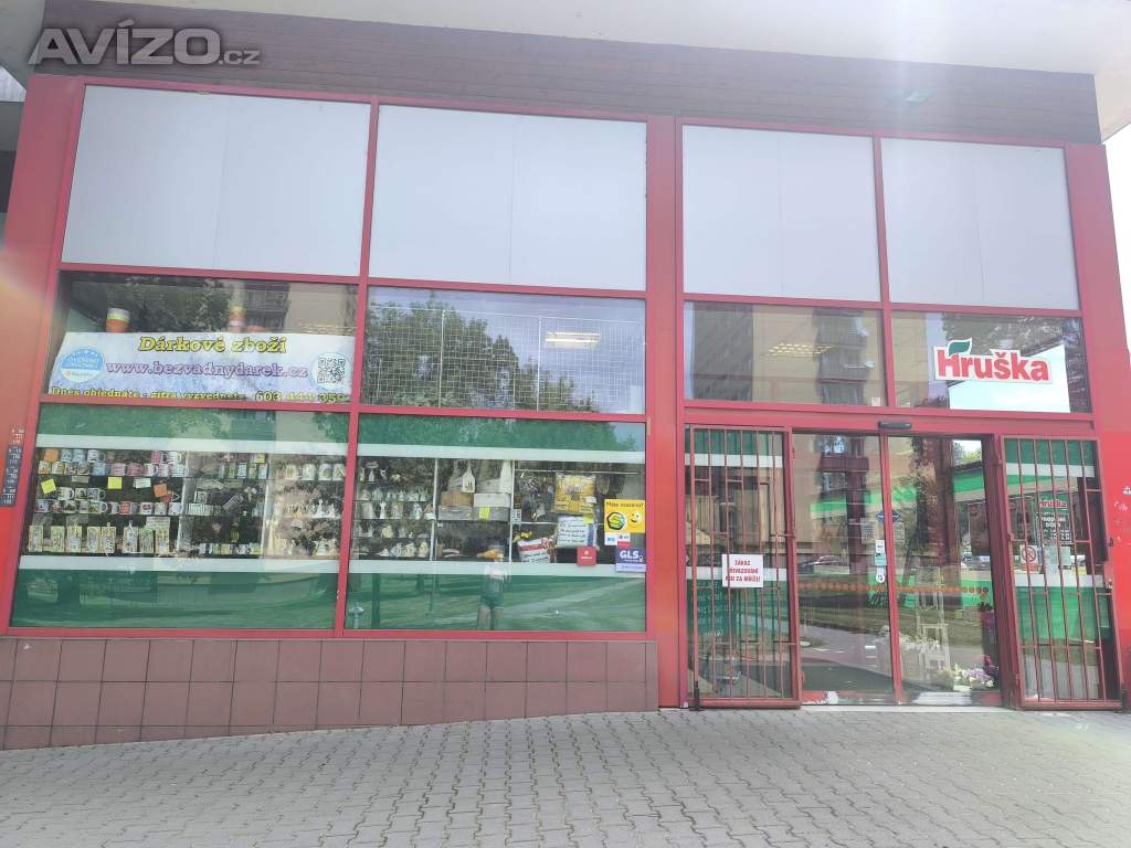 Foto inzerátu Přenechám pronájem zavedeného květinářství / dárkové předměty 