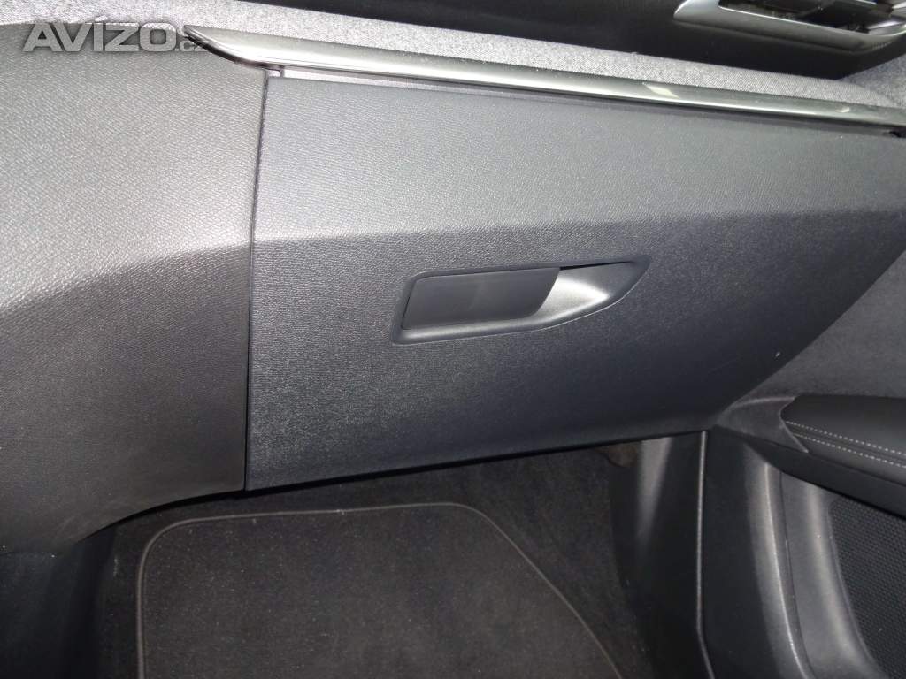 Foto inzerátu Peugeot 3008 1.2 PureTech 96 kW – pravidelný servis 