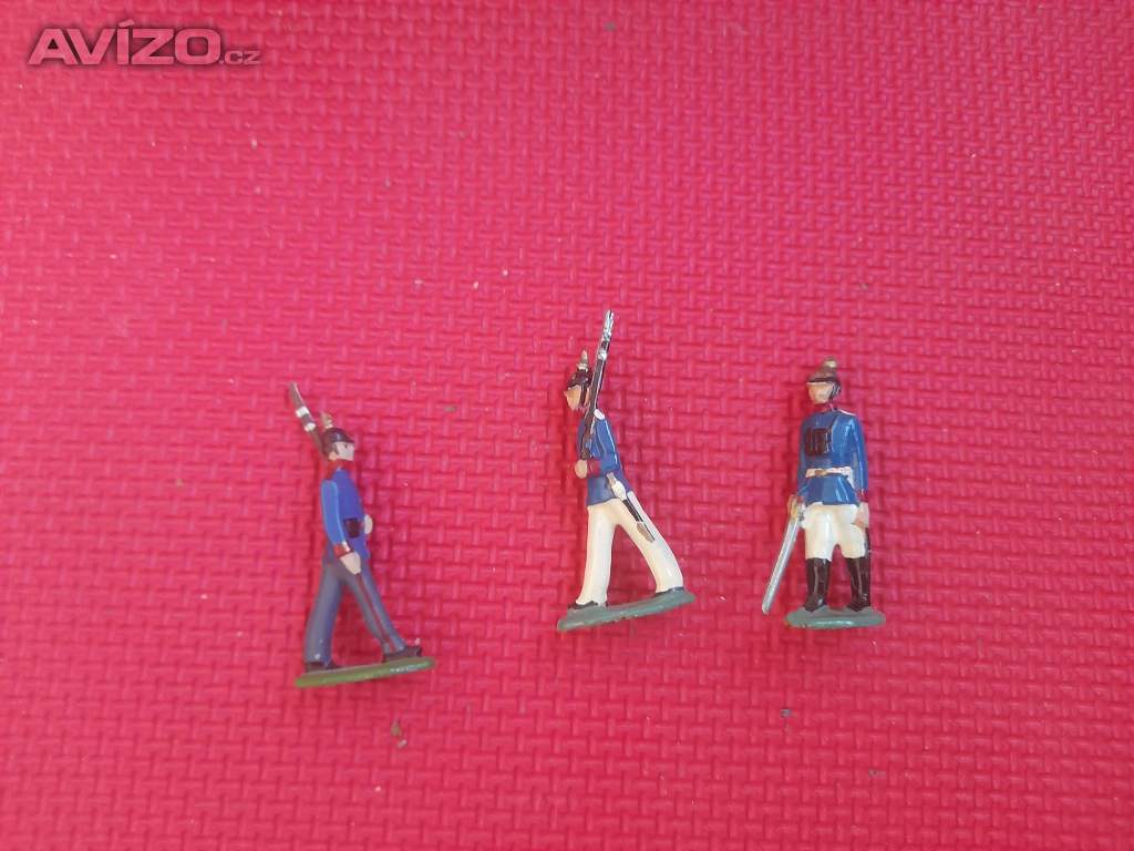 Foto inzerátu Cínoví vojáčci, indiáni, rytíři a další