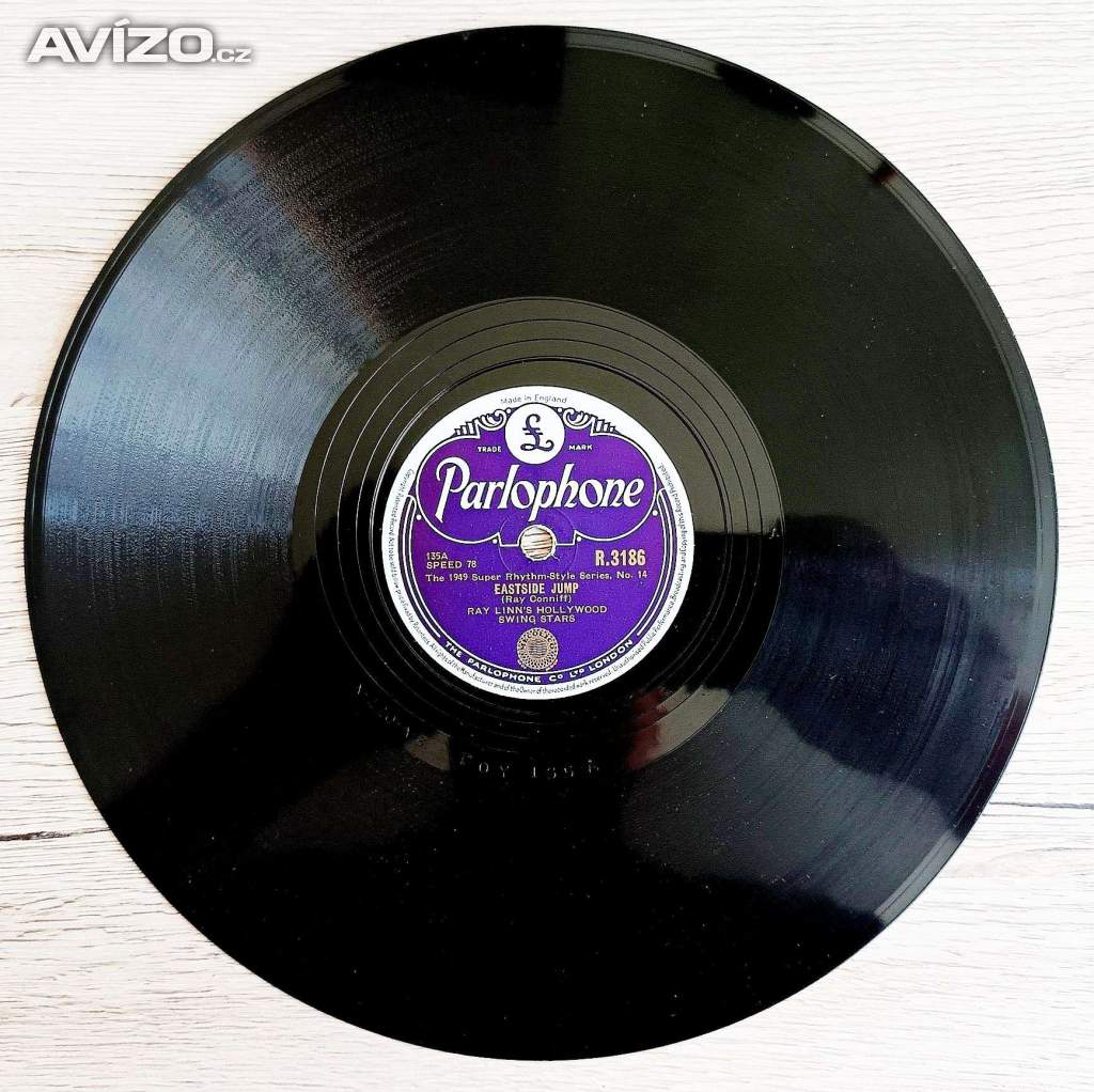 Foto inzerátu 9 starožitných šelakových gramodesek americký jazz, swing  