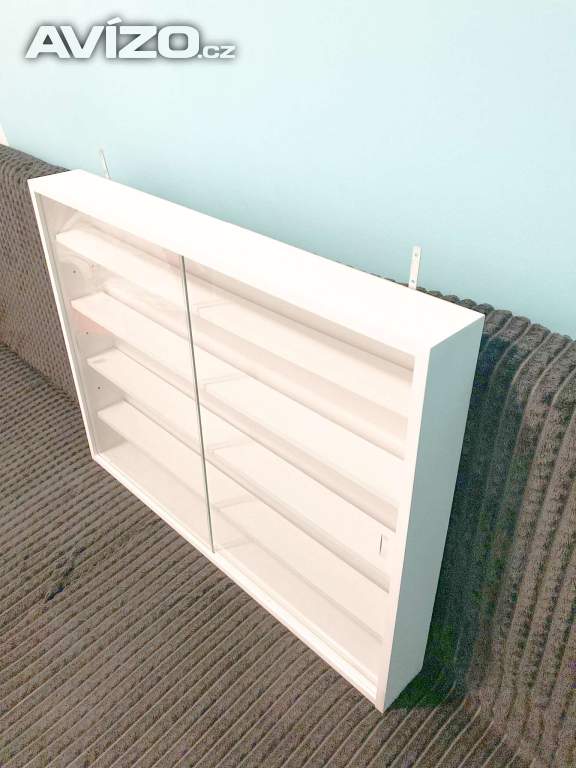 Foto inzerátu Vitrína bílá závěsná