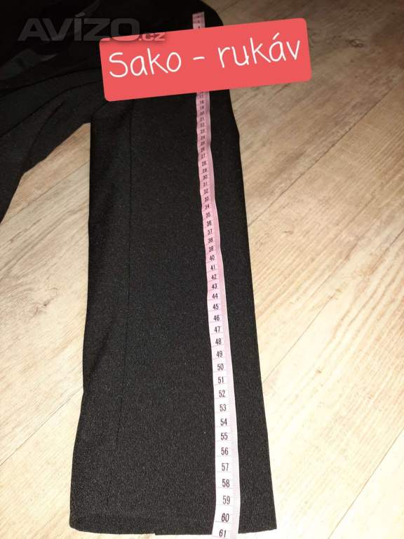 Foto inzerátu Dámský kostýmek