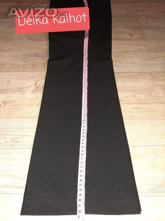 Foto inzerátu Dámský kostýmek