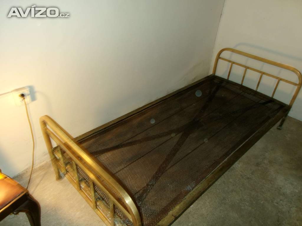 1 ks starožitná mosazná postel 700,- Kč- 
