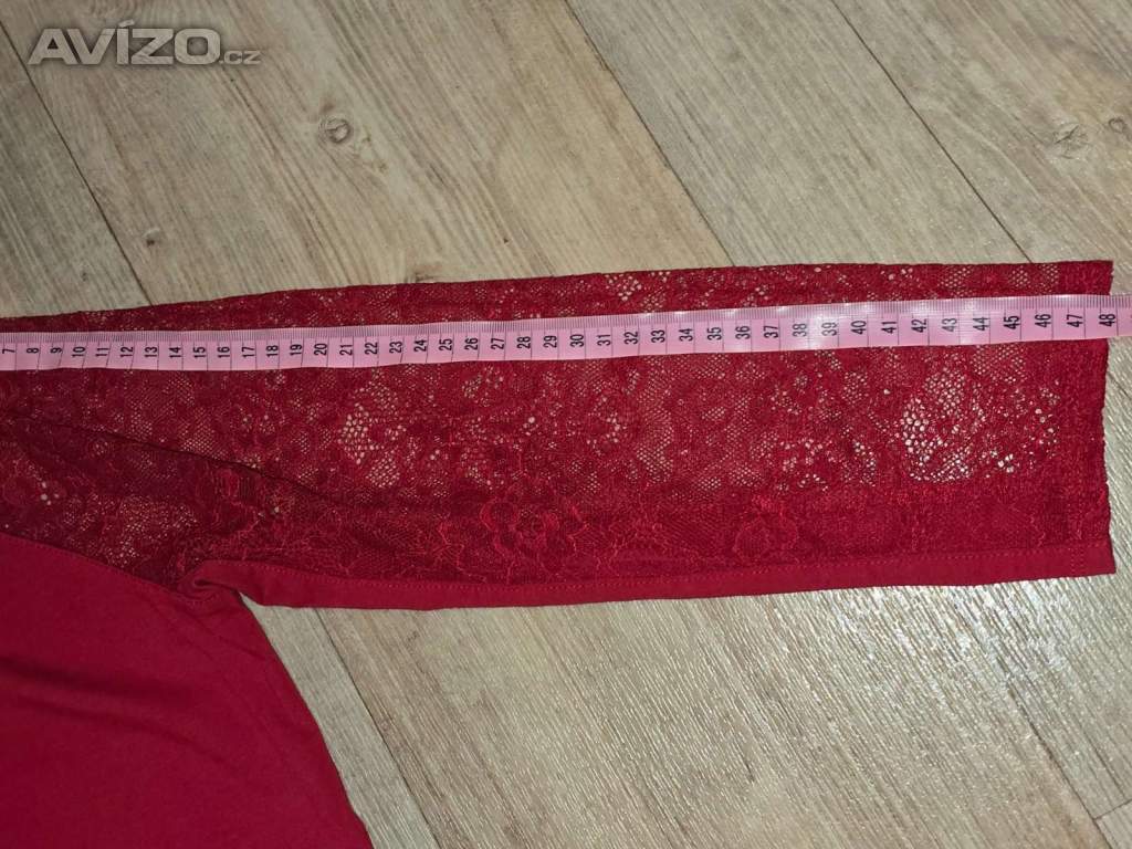 Foto inzerátu Tričko s krajkovými rukávy, L