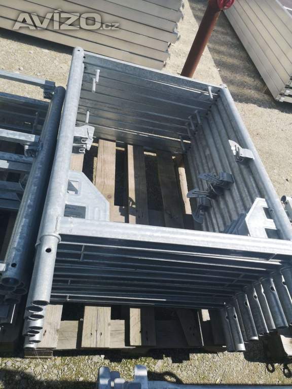 Foto inzerátu Lešení na stěnu LAYHER – nové, pevné, ihned k odběru 6,3 X 18,42 = 116 M2