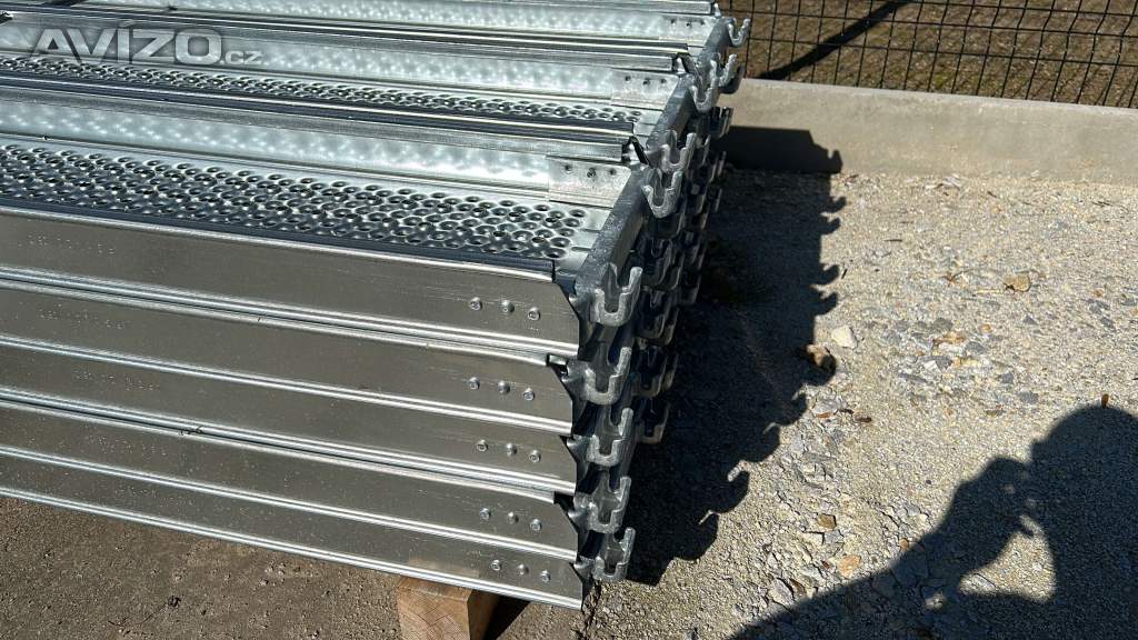 Foto inzerátu Lešení na stěnu LAYHER – nové, pevné, ihned k odběru 6,3 X 18,42 = 116 M2