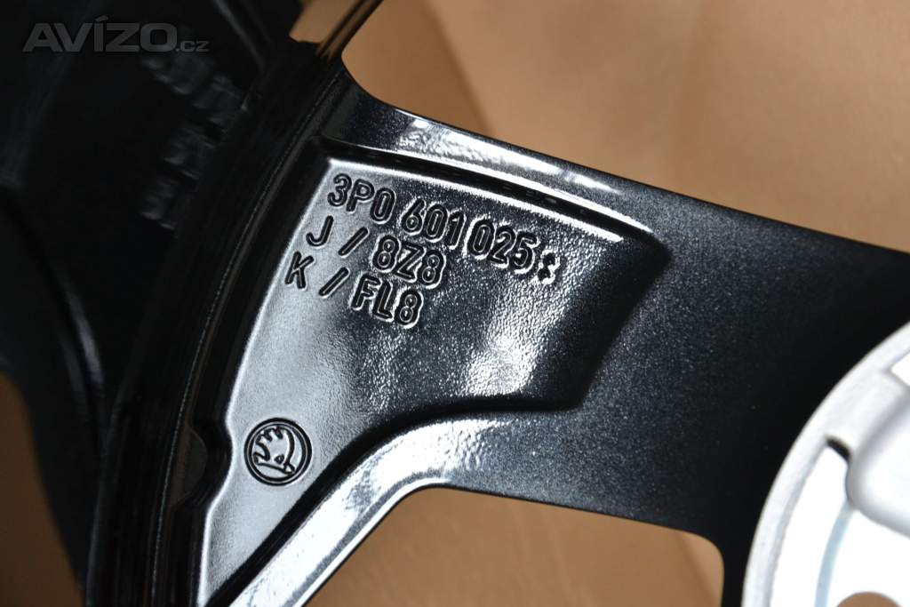 Foto inzerátu Škoda Superb III/IV/VW Passat B8-NOVÉ orig.Alu 18-8x18,ET44