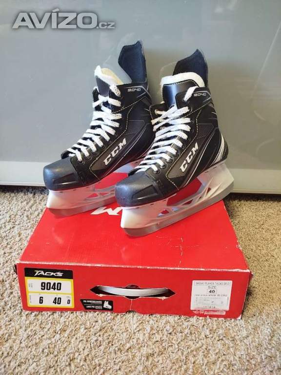 Lední hokejové brusle CCM, vel. 40