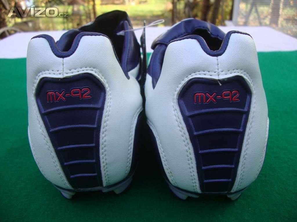Foto inzerátu Nové kopačky Umbro mx-92 vel.43 na trávu plastové špunty