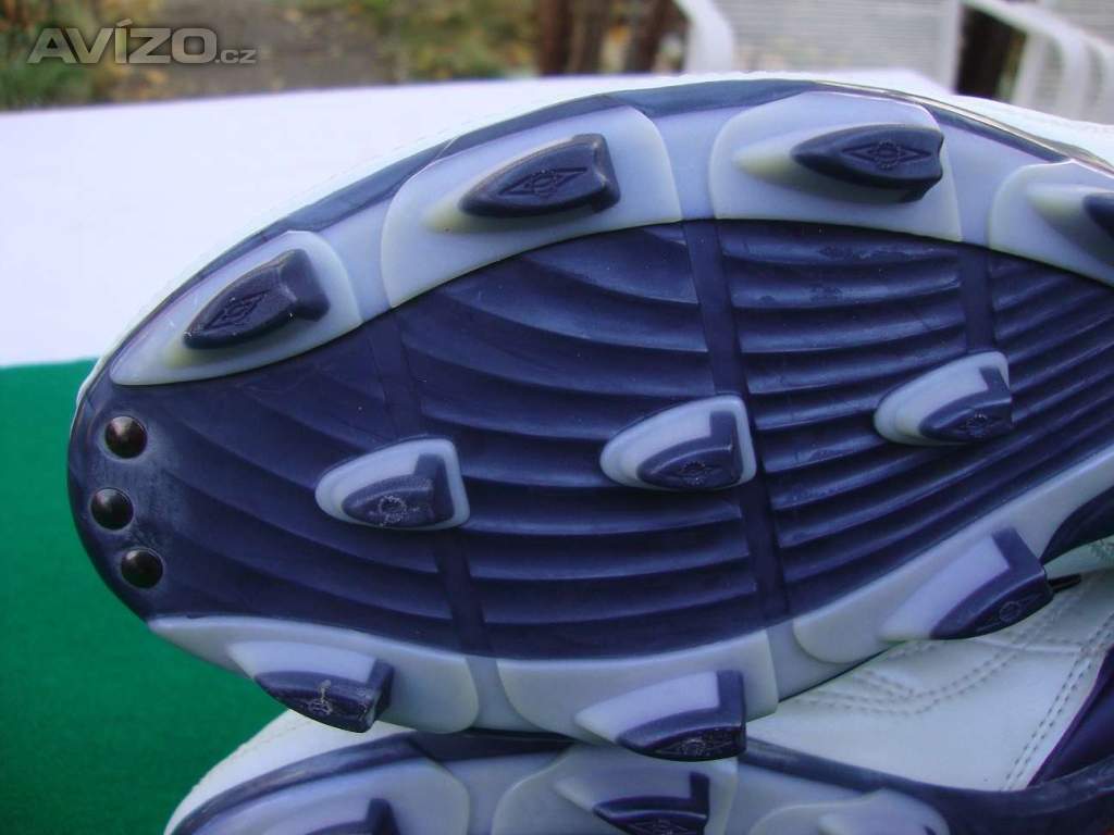 Foto inzerátu Nové kopačky Umbro mx-92 vel.43 na trávu plastové špunty