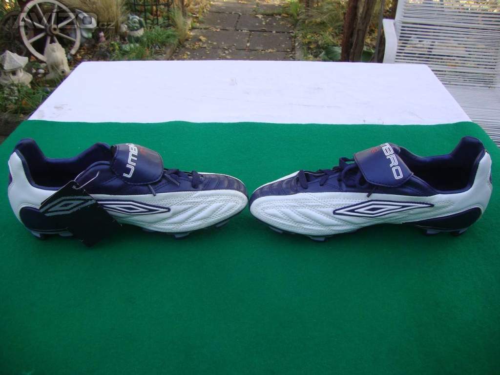 Foto inzerátu Nové kopačky Umbro mx-92 vel.43 na trávu plastové špunty