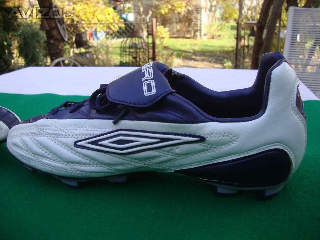 Foto inzerátu Nové kopačky Umbro mx-92 vel.43 na trávu plastové špunty