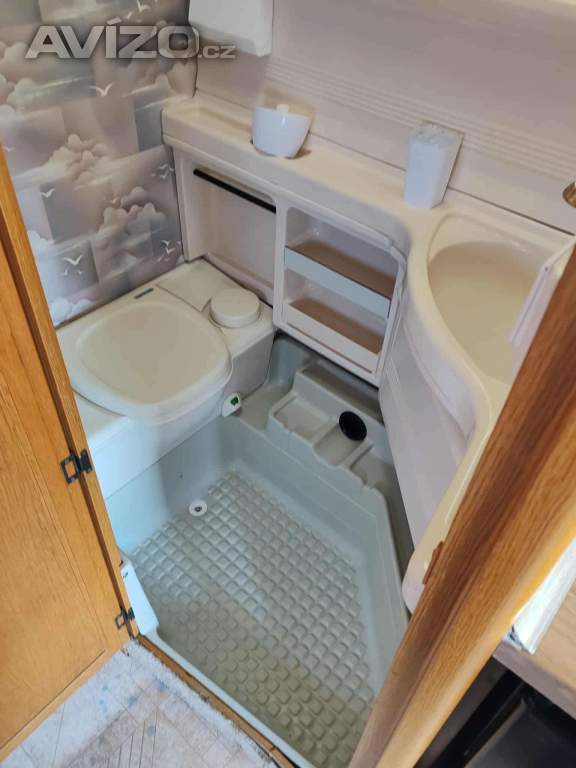 Foto inzerátu Prodám karavan, vhodný na zahradu