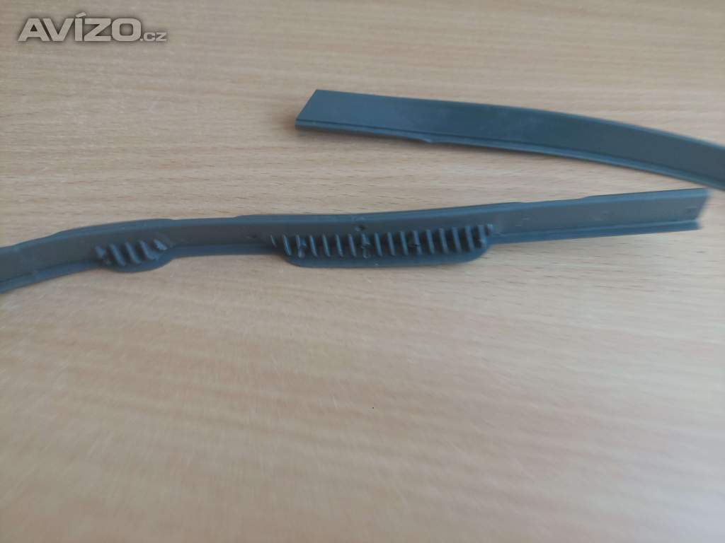 Foto inzerátu Suzuki Samurai, Jimny - ochranná boční lišta 