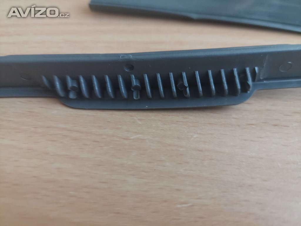 Foto inzerátu Suzuki Samurai, Jimny - ochranná boční lišta 