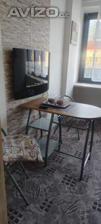 Zánovní garsoniéru s balkónem pronajmu levně za 6500 Kč+ poplatky.