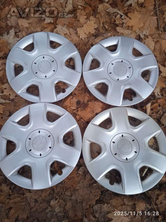 Škoda: originál poklice 15palcu,800k.c.