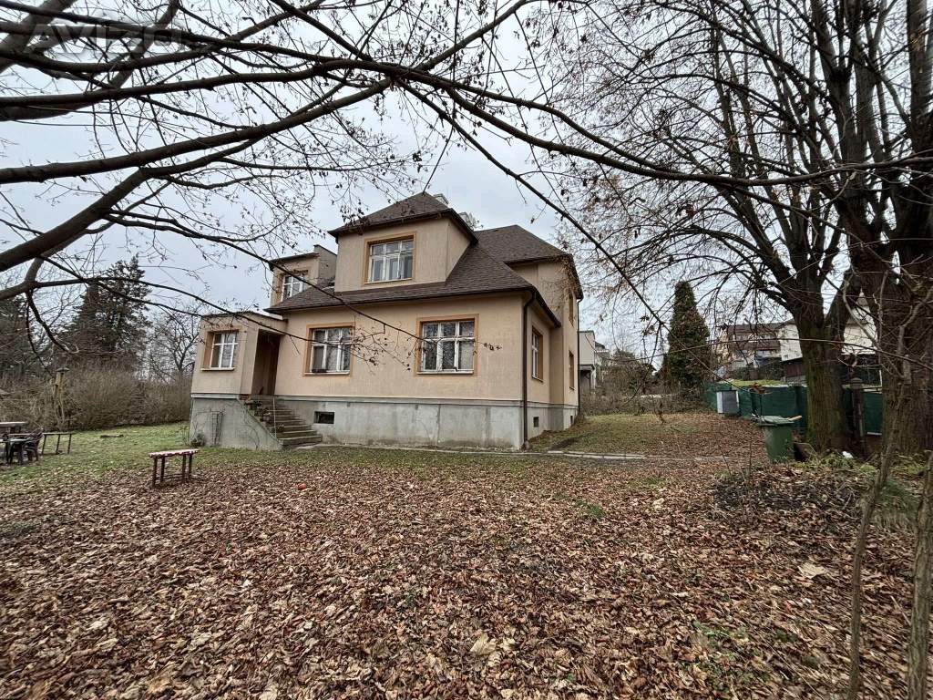 Foto inzerátu Dvougenerační rodinný dům 300m2 + zahrada 1399m2 ul.Křížkovského