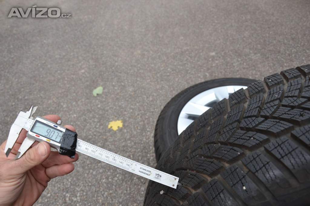 Foto inzerátu Zimní NOVÝ komplet Škoda Octavia IV+205/55R17 GoodYear