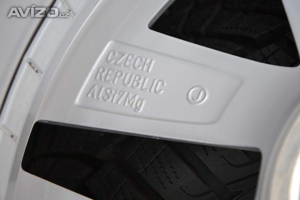 Foto inzerátu Zimní NOVÝ komplet Škoda Octavia IV+205/55R17 GoodYear