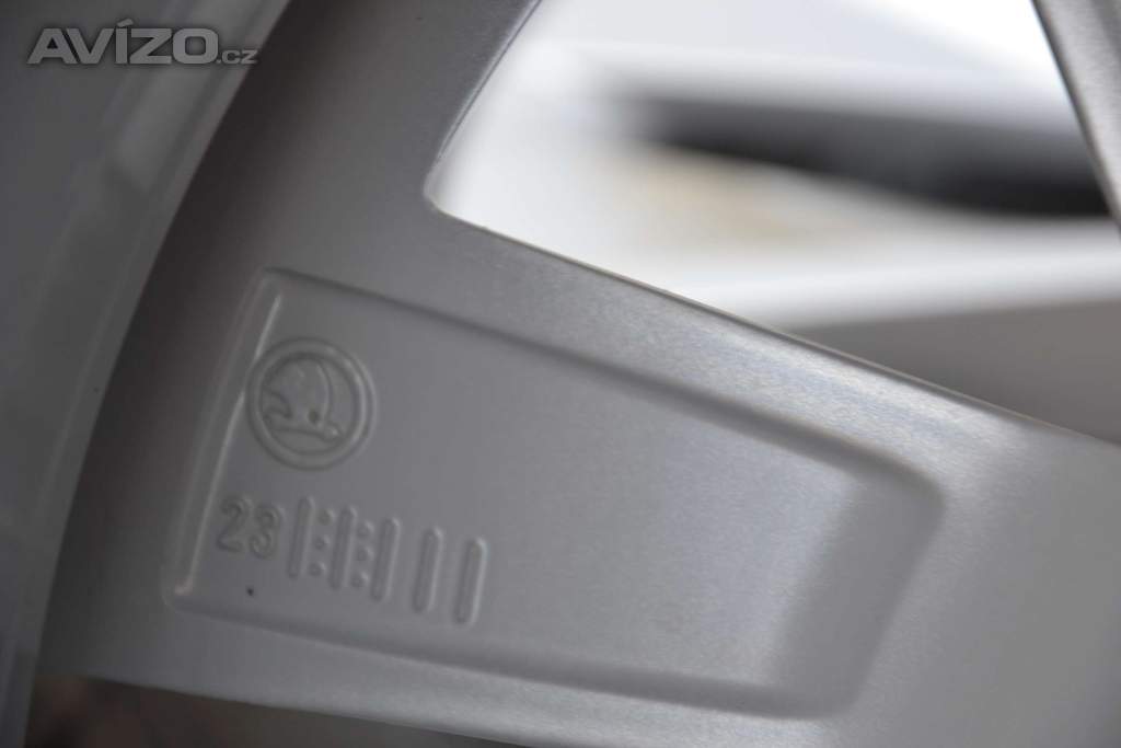 Foto inzerátu Zimní NOVÝ komplet Škoda Octavia IV+205/55R17 GoodYear