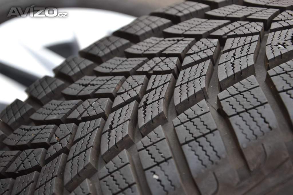 Foto inzerátu Zimní NOVÝ komplet Škoda Octavia IV+205/55R17 GoodYear