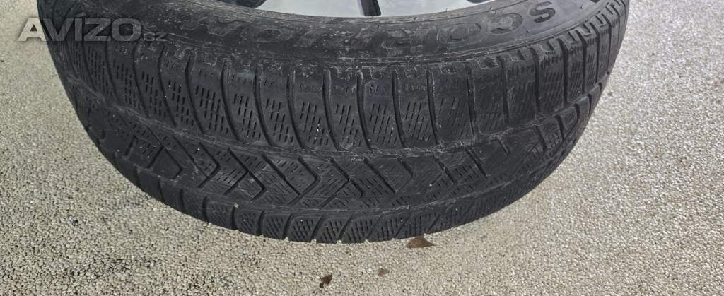 Foto inzerátu Zánovní zimní pneu Mercedes