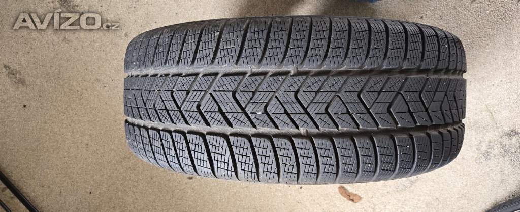 Foto inzerátu Zánovní zimní pneu Mercedes