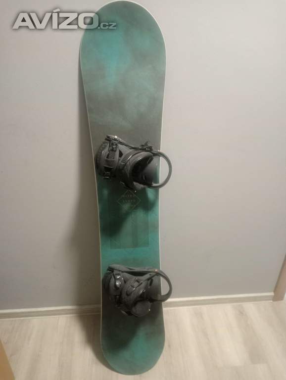 Dámský snowboard NITRO vel.142 + vázání 