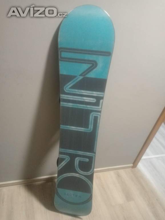 Foto inzerátu Dámský snowboard NITRO vel.142 + vázání 