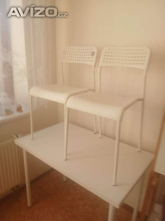 Prodám kuchyňský stul a dvě  zidle nebo samostatně 
