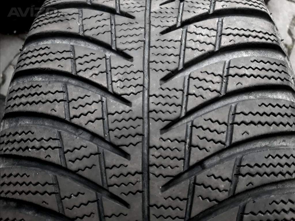 Po 2ks zimních pneu 205/55 R16: