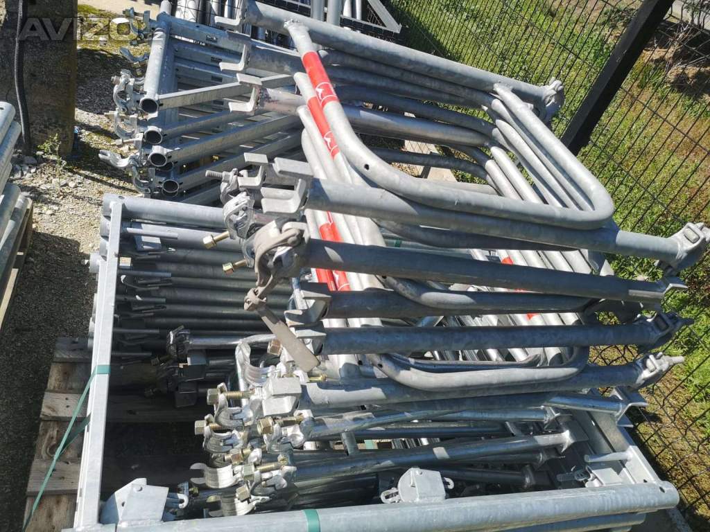 Foto inzerátu Fasádní lešení BAUMANN a LAYHER – nové, robustní, ocelové 4,3 X 18,42