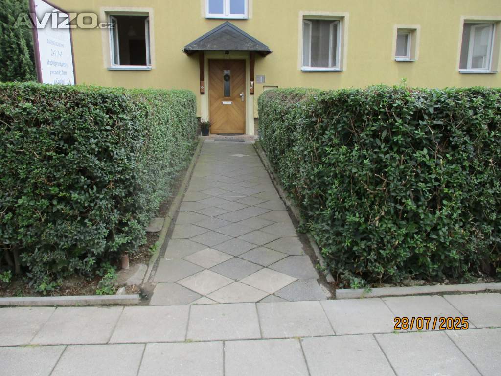 Foto inzerátu Prodej použité  chodníkové dlažby ,obrubníku