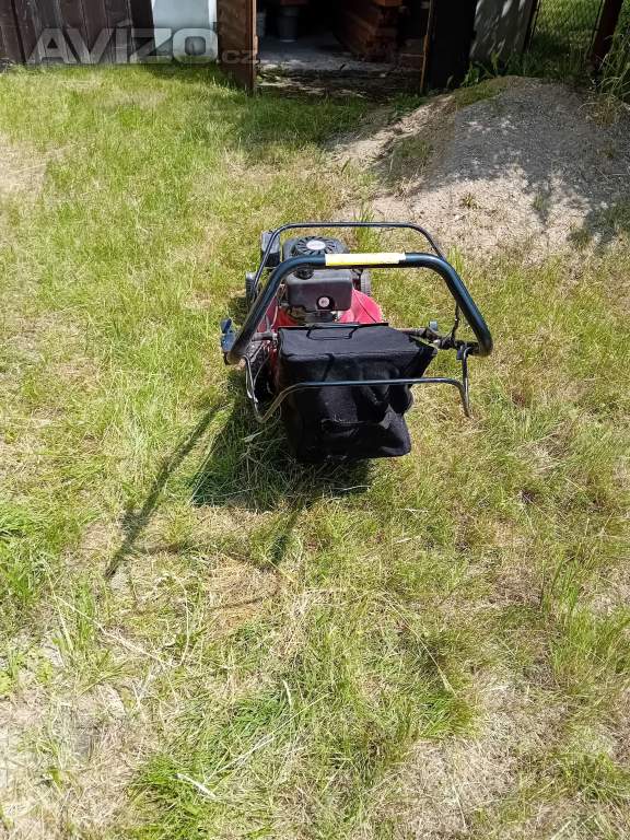 Foto inzerátu Prodám sekačku s pojezdem Hecht