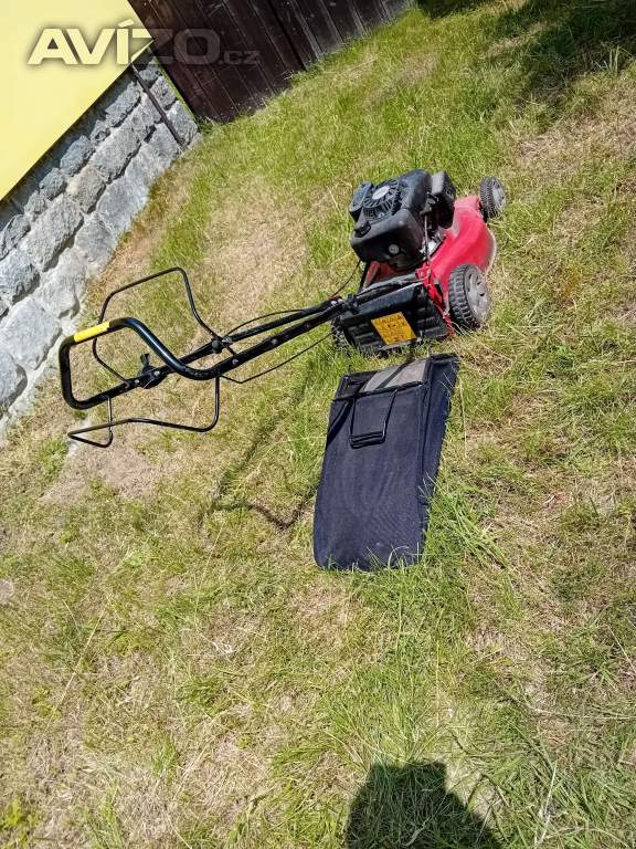 Foto inzerátu Prodám sekačku s pojezdem Hecht