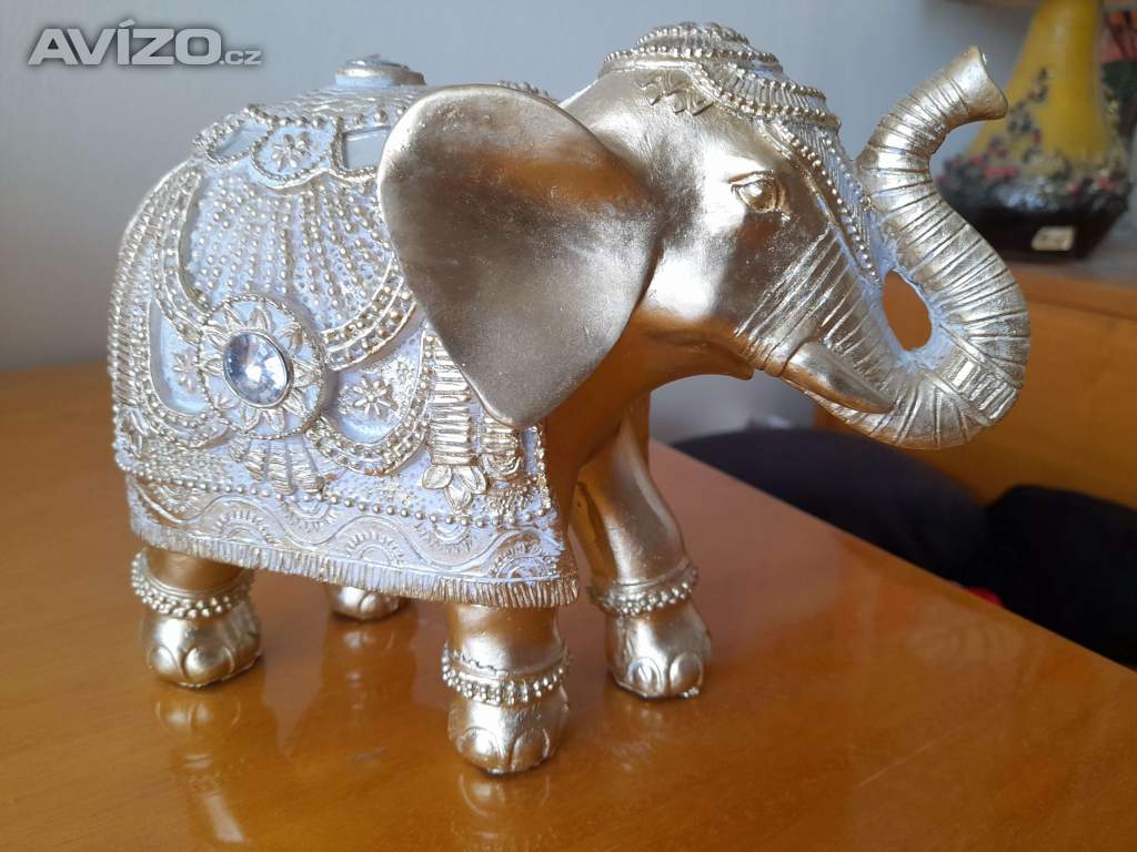 Prodám různé sošky slonů