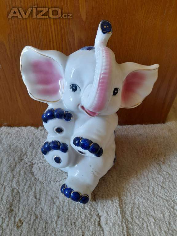 Foto inzerátu Prodám různé sošky slonů