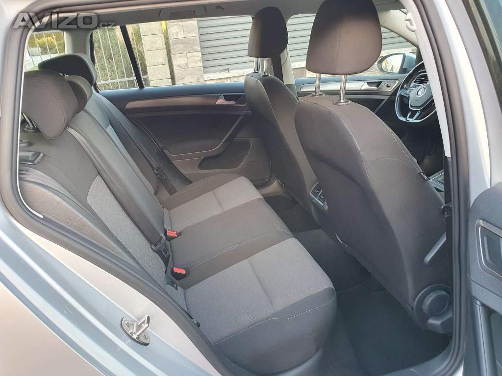 Foto inzerátu VOLKSWAGEN GOLF 1.6 TDI 81KW, SERVISKA, DPH, NAVI, VYHREV. KRÁSNÝ