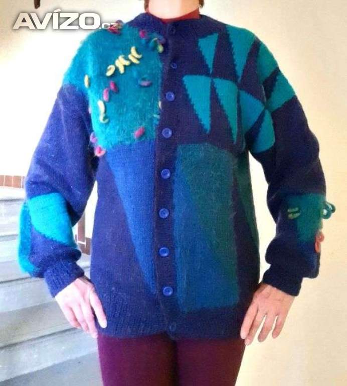 Foto inzerátu Dámský svetr s aplikací